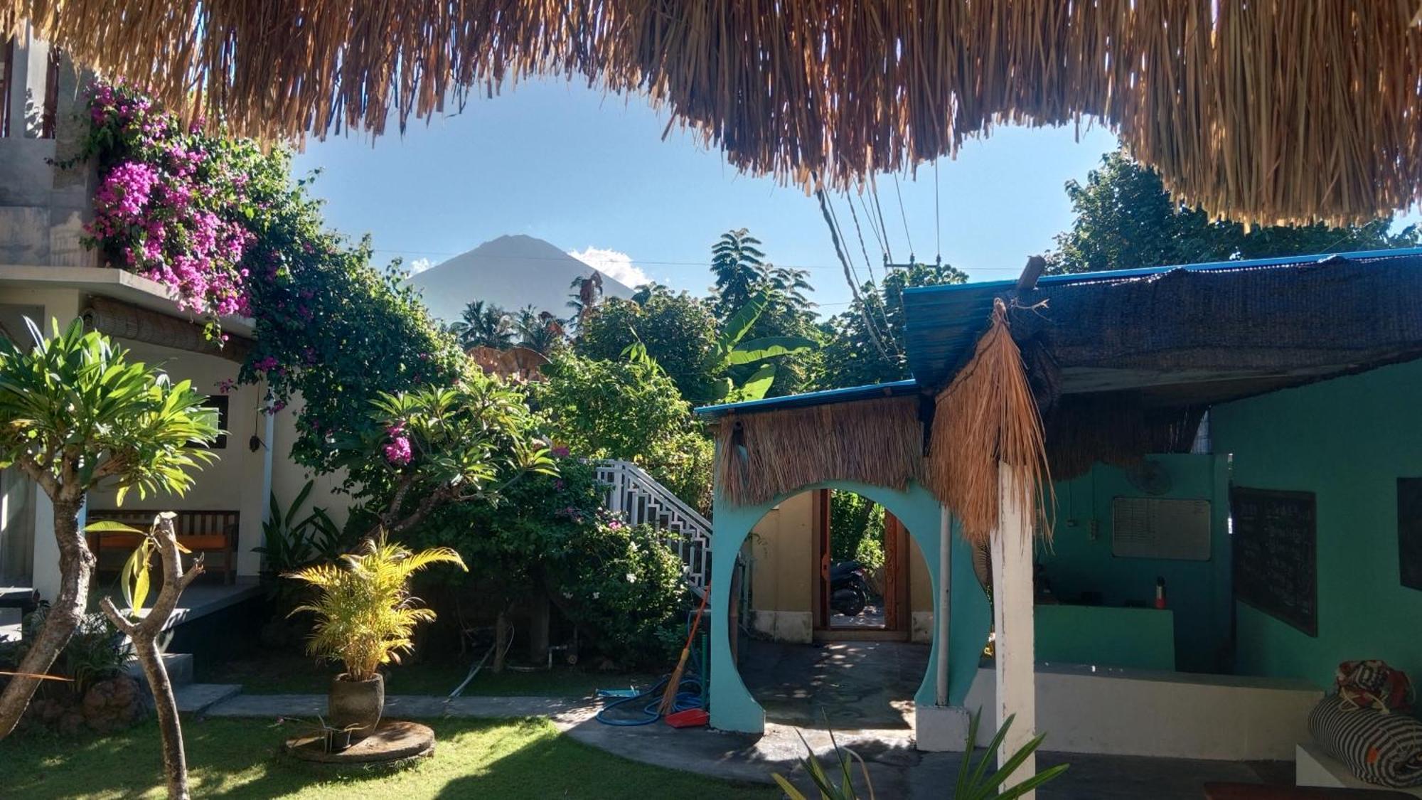 Black Sand Hostel Amed Esterno foto