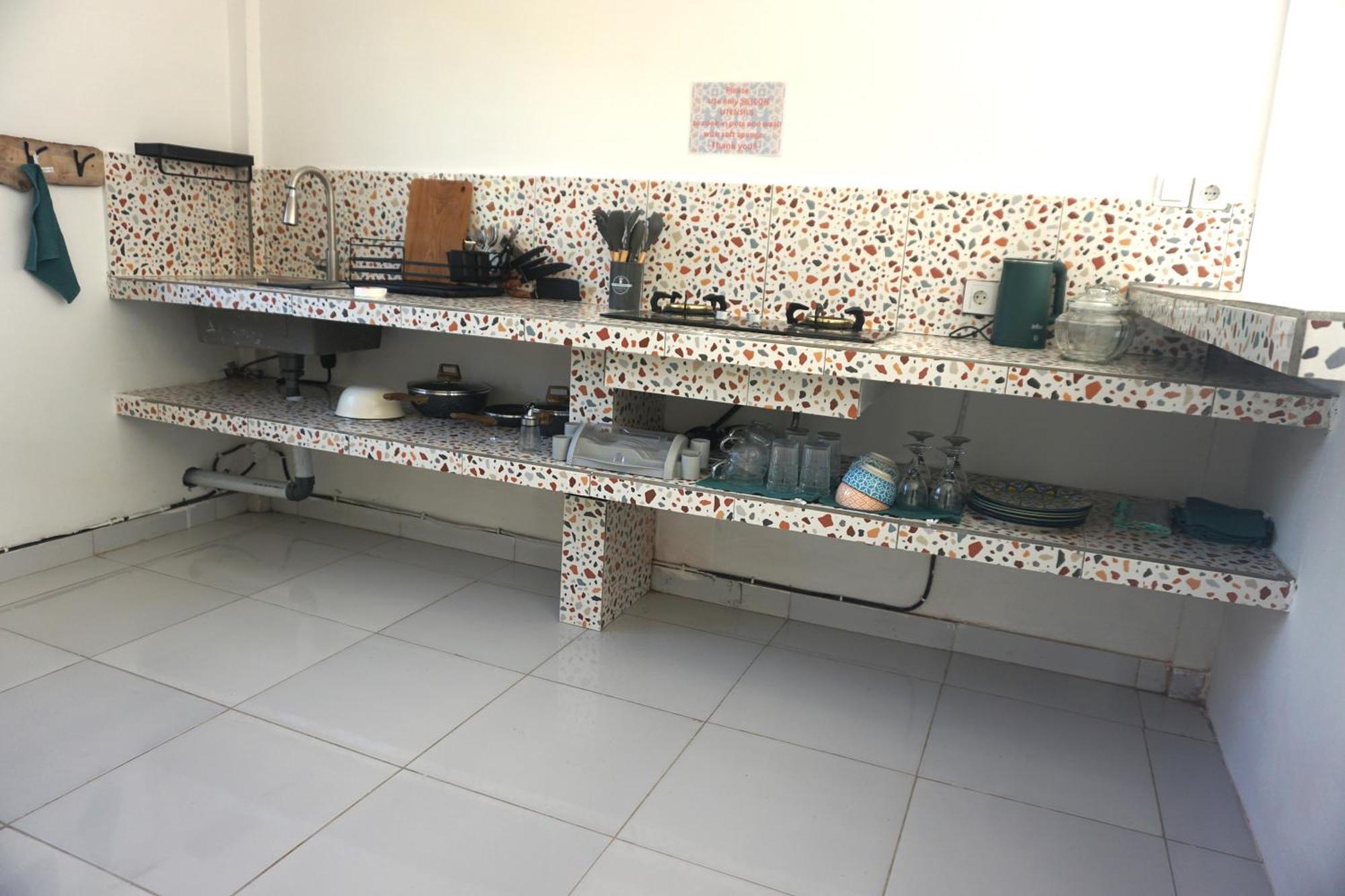 Black Sand Hostel Amed Esterno foto